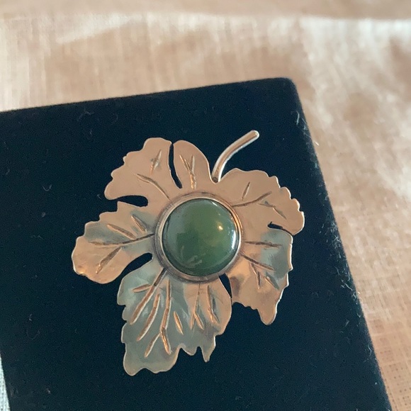 Vintage Maple Leaf Brooch - Picture 3 of 5